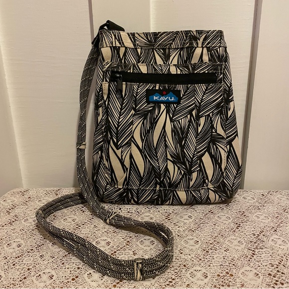 Kavu Black and Natural Print Crossbody Bag New - Picture 2 of 6